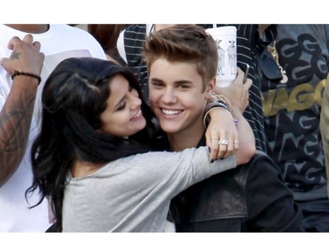 Selena Gomez Gets Cozy With Justin Bieber On The Sets Of 'Boyfriend' - Hollywood Love