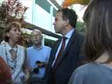 Luc Chatel rencontre des élèves e soutien scolaire à l'école Damase Legros