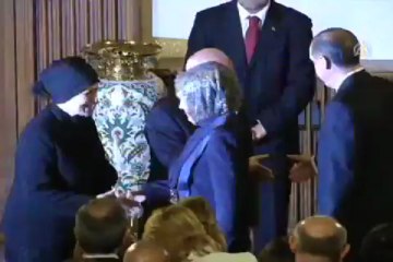 Erdoğan eşiyle resepsiyonda