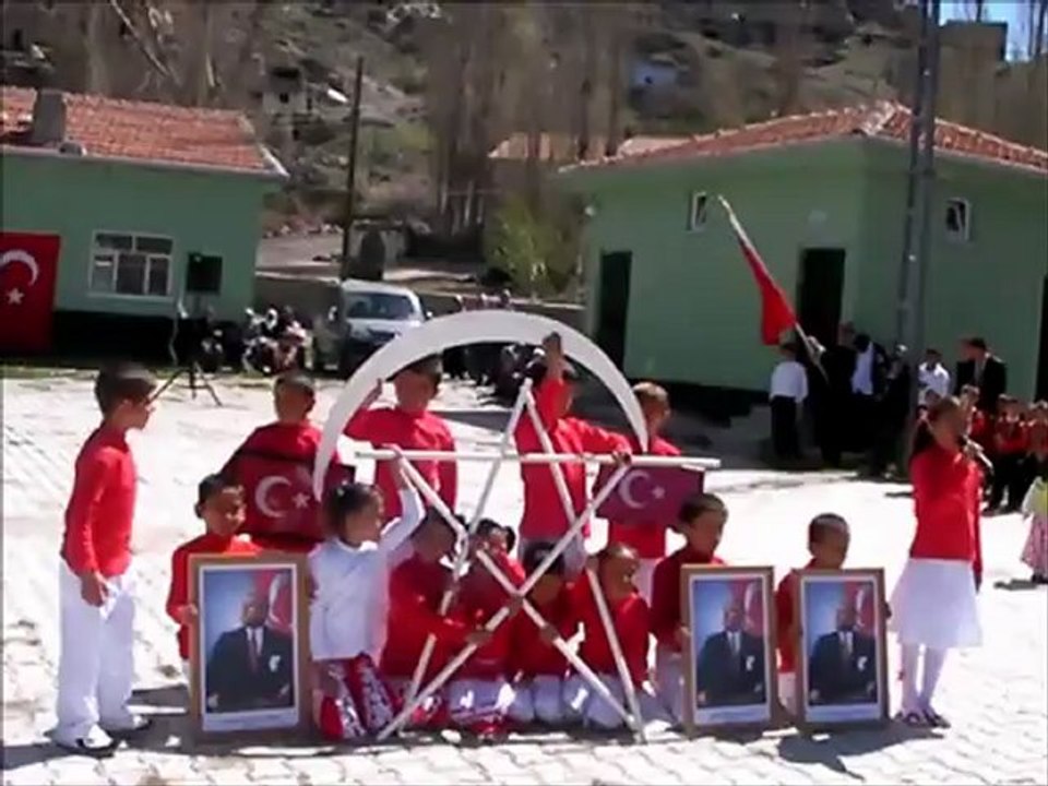 Niğde Merkez Narköy İ.Ö.O 1-2/A Sınıfı 23 Nisan 2012 Etkinlikleri "Bayrak Etkinliği"