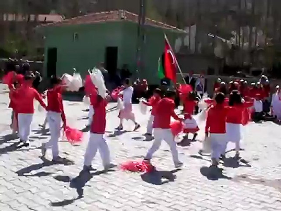 Niğde Merkez Narköy İ.Ö.O 1-2/A Sınıfı 23 Nisan 2012 Etkinlikleri "Rengarenk Oyunu"