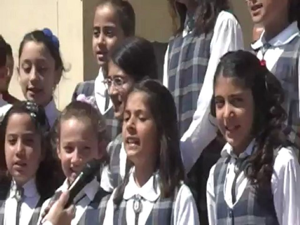 Cumhur Ogretmen'in Şiiri ve Sınıf Korosu
