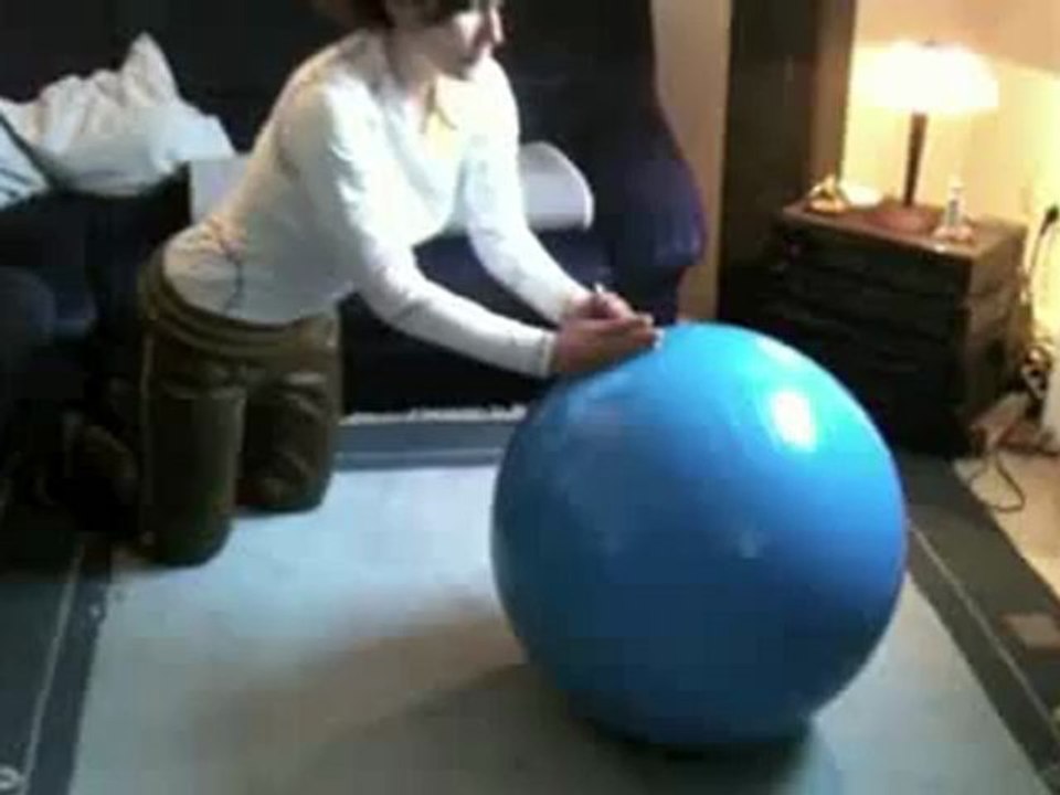 Ejercicios para el abdomen en la pelota suiza