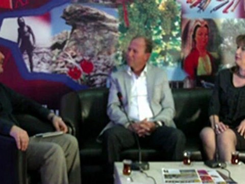 Akhisar Lisesi Gençlik ve Spor Kulübü Derneği Başkanı Dilek Başaran ve Öğretmen Haluk Güven'le söyleşi