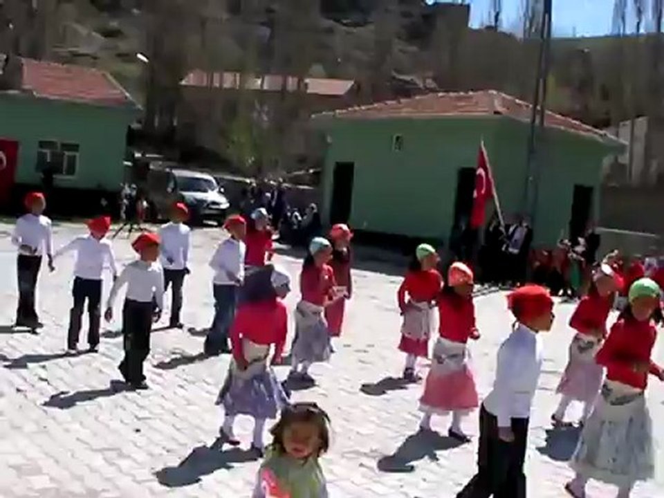 Niğde Merkez Narköy İ.Ö.O 3/A Sınıfı 23 Nisan 2012 Etkinlikleri "A be Kaynana Oyunu"