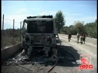 Terzigno (NA) - Pasqua tra i rifiuti, assalti ai compattatori