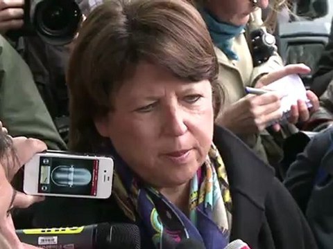 Moi je serais le président de la République qui a accru le chômage d'un million, je ferais profil bas le premier mai