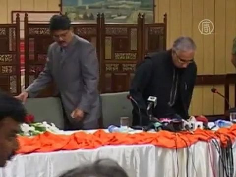 Пакистан обещает расследовать крушение самолета