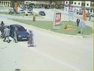 Beyşehir'de kaza güvenlik kameralarına yansıdı