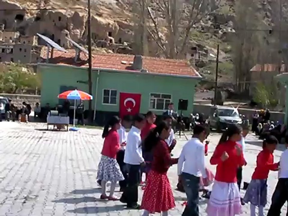 Niğde Merkez Narköy İ.Ö.O 3/A Sınıfı 23 Nisan 2012 Etkinlikleri "Kızlara Erkekler Oyunu"