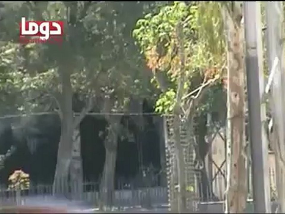 فري برس ريف دمشق دوما دخول عصابات الاسد من شارع الكرنيش 24 4 2012 Damascus