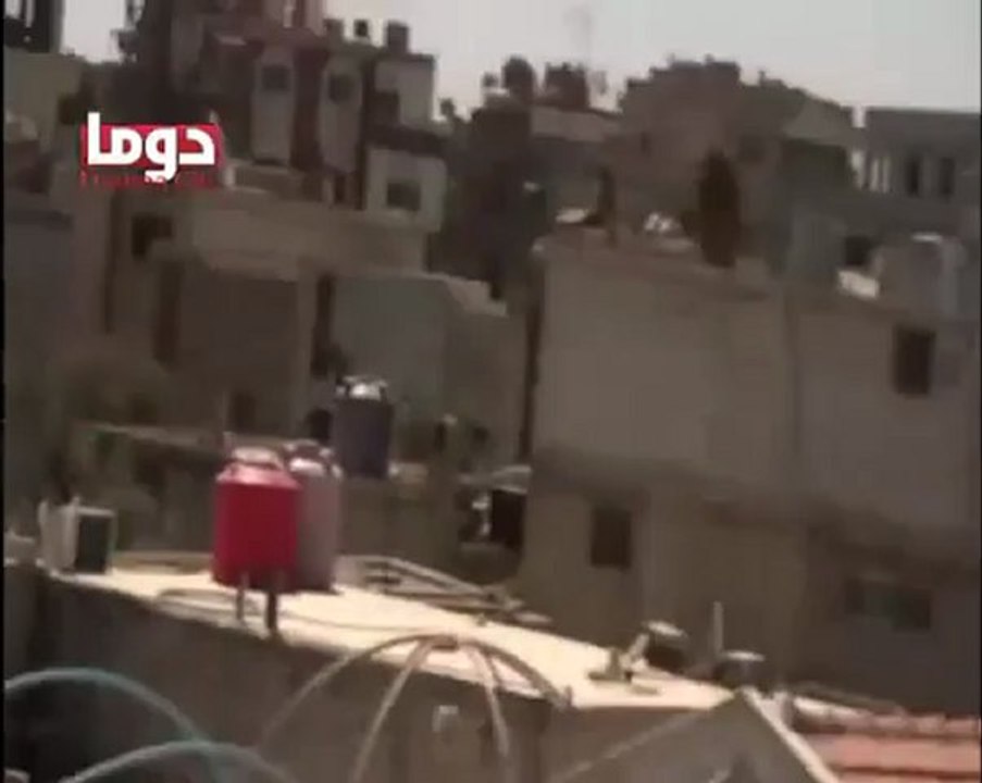فري برس ريف دمشق دوما  قصف المدينة بالأسلحة الثقيلة24 4 2012 Damascus