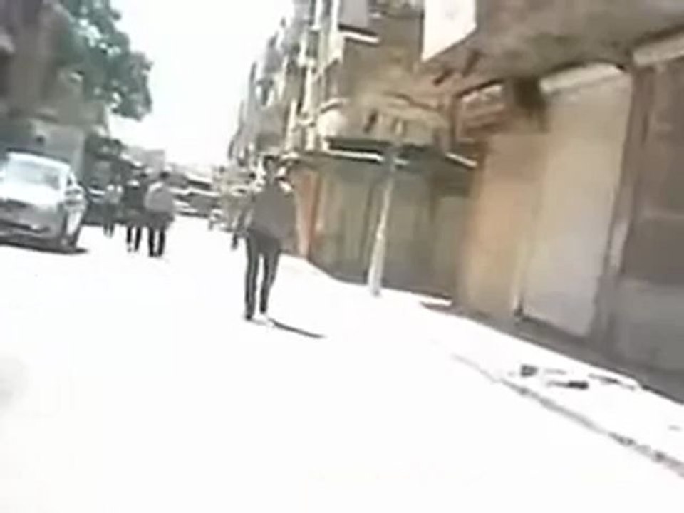 فري برس حماه المحتلة إضراب عام في شارع إبن الرشد وسوق الحدادين 24 4 2012 Hama