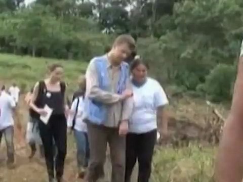 Анджелина Джоли посетила беженцев в Эквадоре