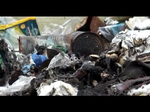 Gricignano (CE) - Via Casolla, il supermarket della monnezza (23.04.12)