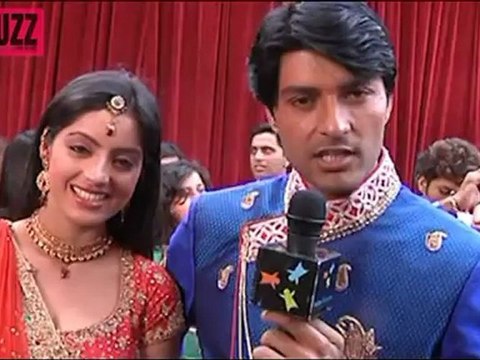 Sooraj CARRIES Sandhya in his ARMS in Diya Aur Baati Hum 18th April 2012