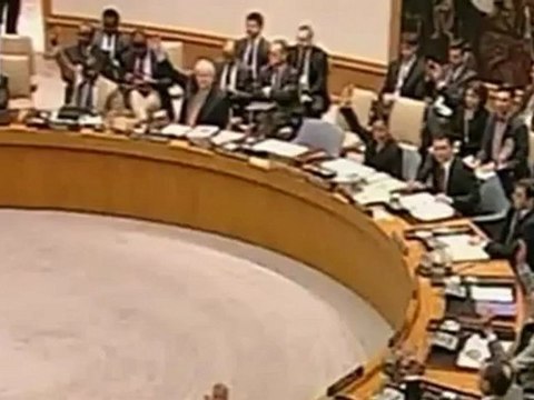 Наблюдатели ООН в Сирии. Танки Асада не умолкают.