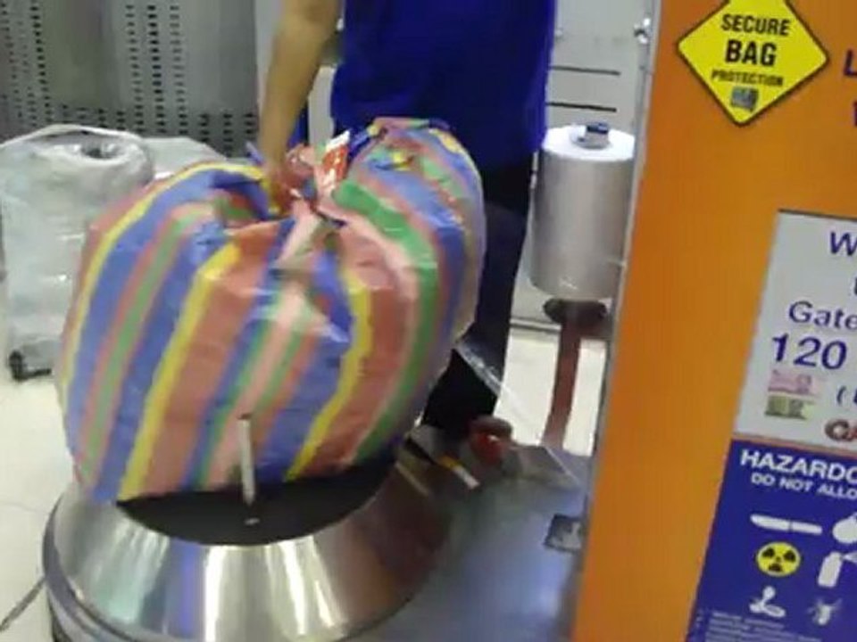 スワンナプール空港の荷物のパッキング