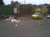 Aversa (CE) - Via Botticelli, eliminati cassonetti ma i rifiuti restano (12.03.12)
