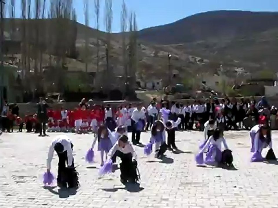 Niğde Merkez Narköy İ.Ö.O 6/A Sınıfı 23 Nisan 2012 Etkinlikleri "Waka Waka Oyunu"