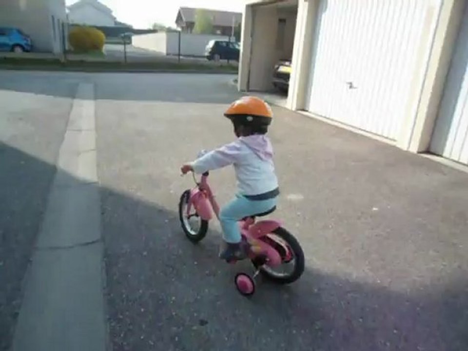 Nina et son nouveau vélo