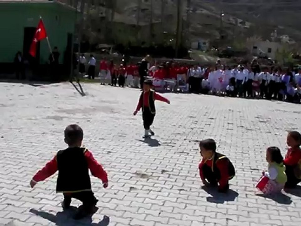Niğde Merkez Narköy İ.Ö.O Ana Sınıfı 23 Nisan 2012 Etkinlikleri "Ceylan ve Zeybek Oyunu"