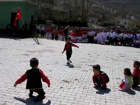 Niğde Merkez Narköy İ.Ö.O Ana Sınıfı 23 Nisan 2012 Etkinlikleri Ceylan ve Zeybek Oyunu