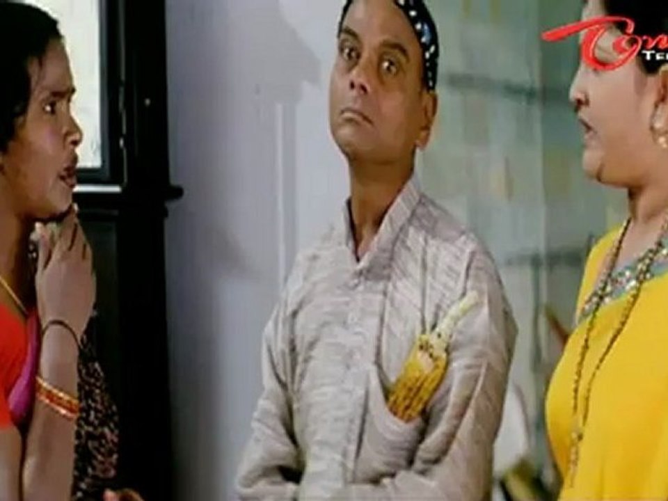 L B Sriram Romantic Looks On House Servant