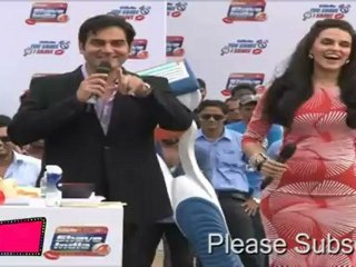 Hot Neha Dhupia's Kissing Scene