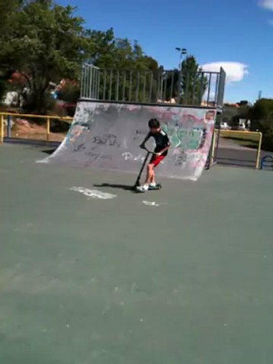 trott freestyle 180 sur skate parc