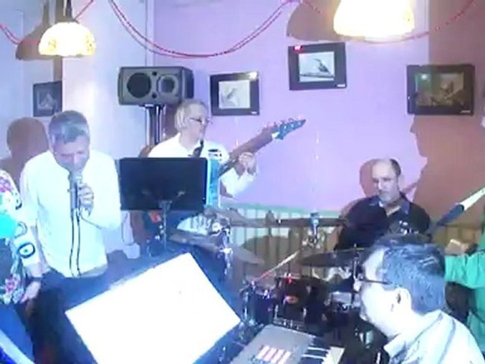 07 19 04 12  Patchwork avec Véronique DAUDON, Pat et Bain UR à la Pizza Gogo Dreux