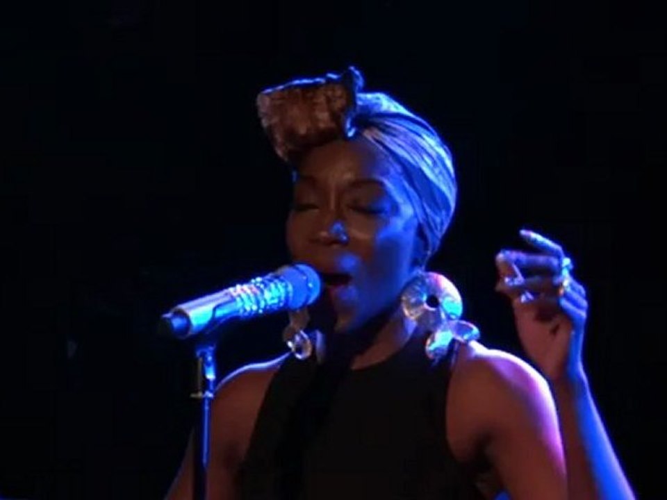 Estelle - Back To Love (Live @ La Maroquinerie, Paris) [2012-04-23]