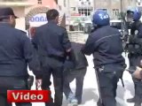 Camiye sığınan göstericileri toplayan polis - Allah kabul etsin alın bunu