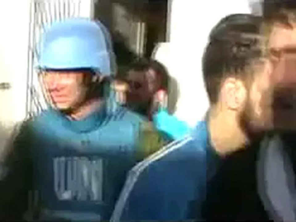 فري برس حمص ضباط الجيش الحر مع لجنة المراقبين الدوليين في حمص القديمة 24 4 2012 Homs