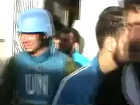 فري برس حمص ضباط الجيش الحر مع لجنة المراقبين الدوليين في حمص القديمة 24 4 2012 Homs