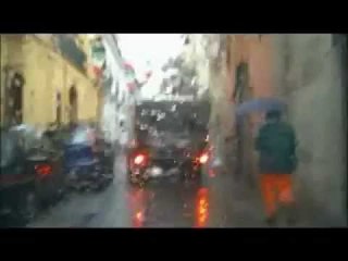 Aversa - Rifiuti, prelievo parziale in via Orabona (23.04.12)