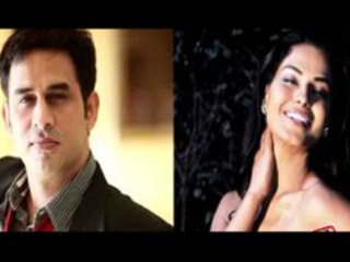 Rajeev and Veena's Kissing Scene In Mumbai 125 KM