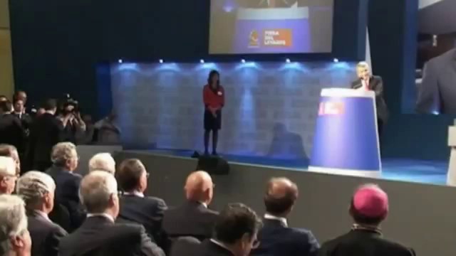 Nichi Vendola - Berlusconi in Russia, una scena indecorosa