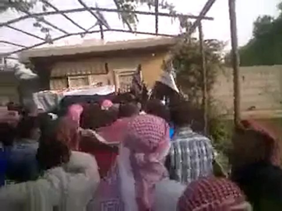 فري برس ديرالزور شهداء الحرية تشييع الشهيد صالح العجور 1 5 2012 Deirezzor