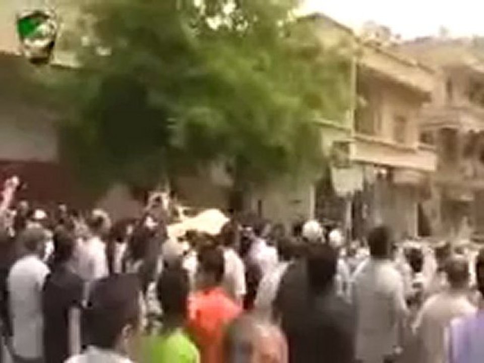 فري برس ريف دمشق  قطنا لحظة خروج الشهيد أبو أيمن من منزله1 5 2012 Damascus