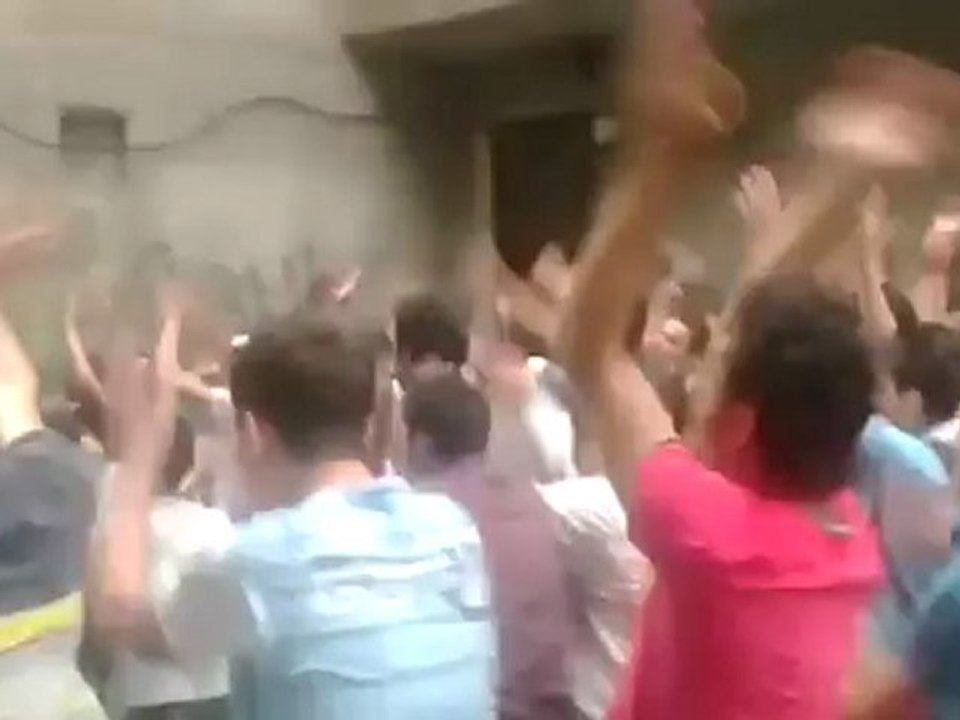 فري برس دمشق مظاهرة حي الميدان الدمشقي بمشاركة احرار مدينة الكسوة نصرة للمدن المنكوبة  1 5 2012 Damascus