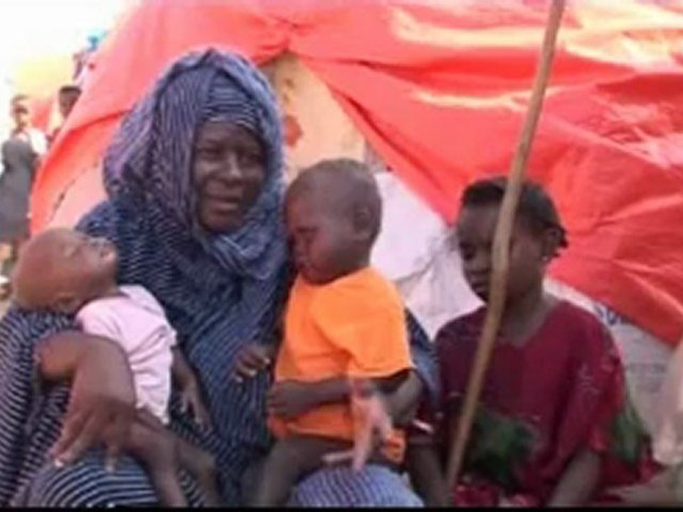 Fleeing Somalia's fighting - 18 Dec 07