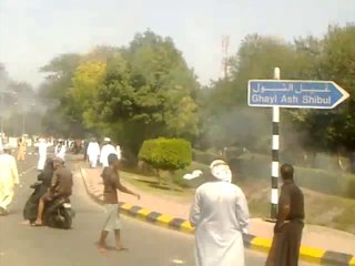 Oman - Proteste davanti alla stazione di polizia di Sohar