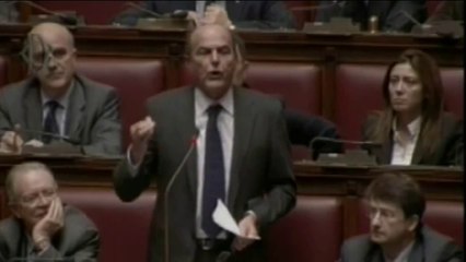 Bersani - Voi reggete il moccolo al miliardario
