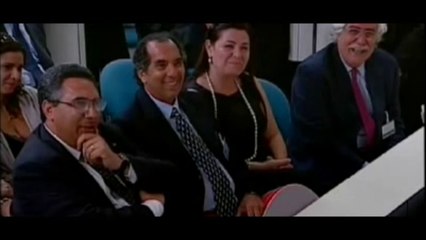 Berlusconi - Sindaco se si alza fa fare la figura dei nani a tutti