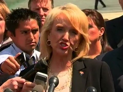 Arizona governor defends immigration law