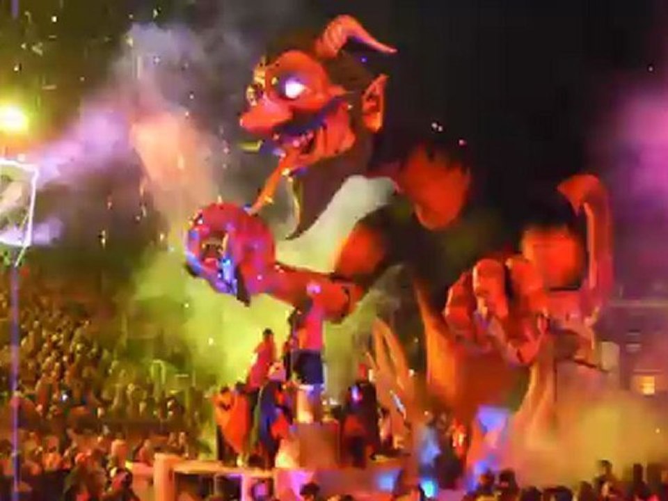 Carnaval de Nice cavalcade nocturne le diable