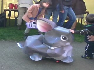 Lapin de Pâques radiocommandé se dandine et distribue des oeufs  : le BeepBunny 1.0