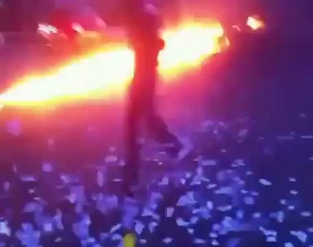 فري برس دمشق مظاهرة شارع الثورة إغلاق الطريق وإطلاق النارعليها25 4 2012 Damascus