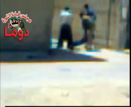 فري برس ريف دمشف دوما سحب جثمان الشهيد أحمد محمد رحال بعد قنصه 25 4 2012 Damascus